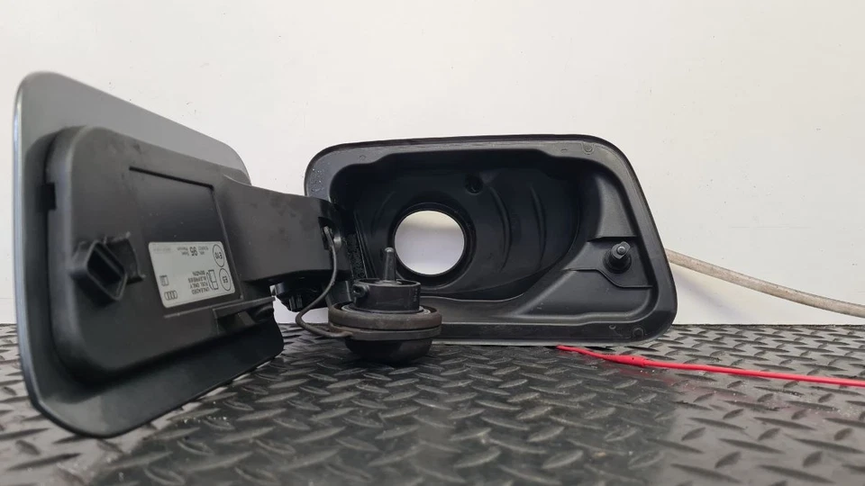 AUDI Q2 MK1 (Q2) 2018 PETROL FUEL FILLER HOUSING WITH FLAP GREY Z7S 81A809907 - Image 2 of 4