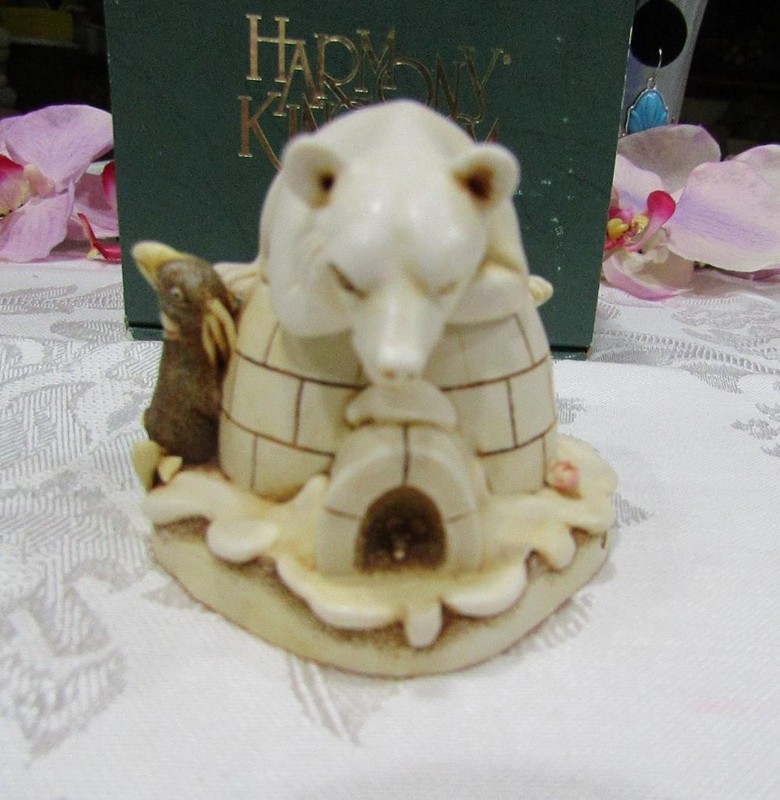 Harmony Kingdom When Nature Calls Collectible Box Figurine  OO