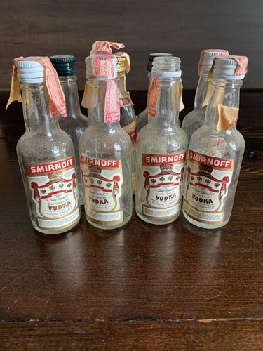 Lotto 8 MINI BOTTIGLIE VINTAGE SMIRNOFF JOHNNIE WALKER BOURBON SUPREME GUCKENHEIMER - Foto 3 di 3