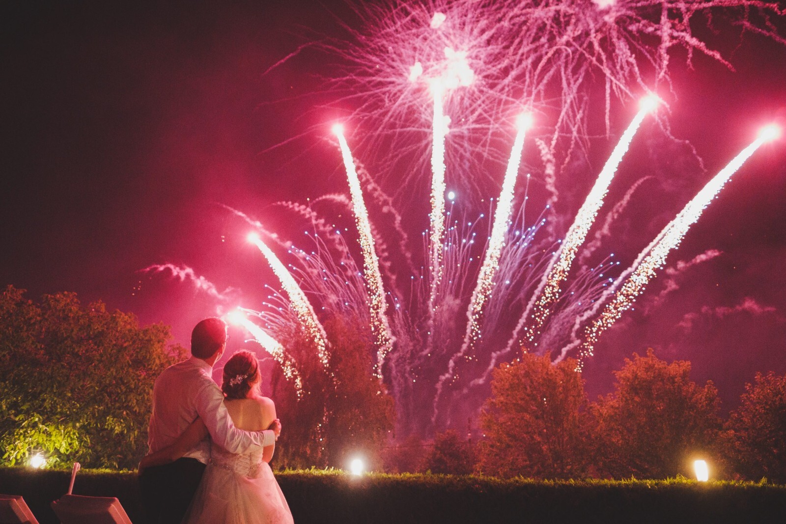 Feux d'artifice mariage et fiançailles pour sceller vos promesses sous une pluie d'étoiles
