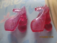 BARBIE DOLL / PAIR OF SHOES: BOOTS, PUMPS ....... (2661)