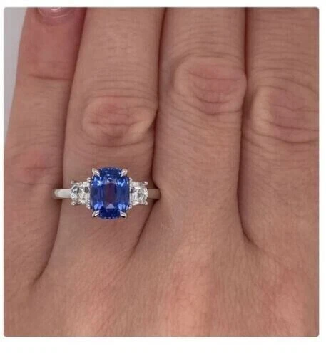 Anillo de compromiso de boda de tres piedras de tanzanita de corte ovalado de 3 quilates de plata de ley 925. Foto 4 de 4