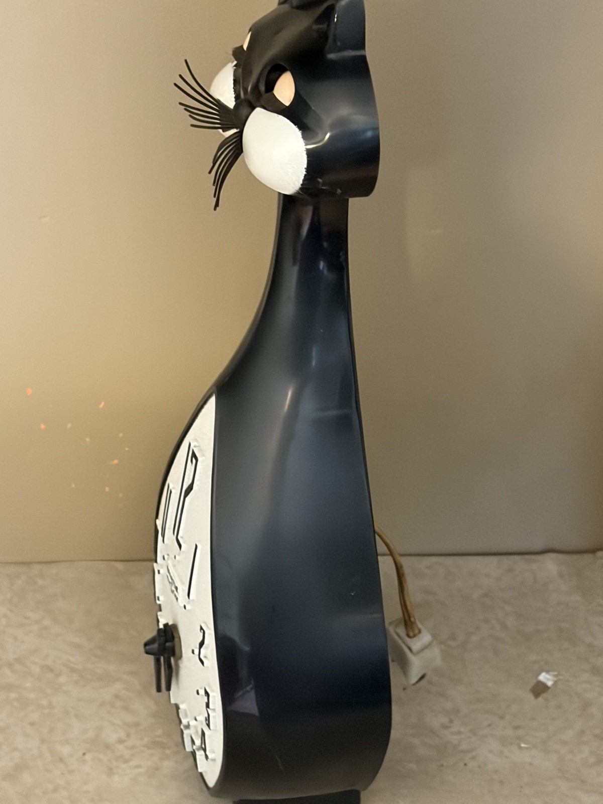 Spartus Cat Eye Binking Wall Clock missing tail for repair or parts please read