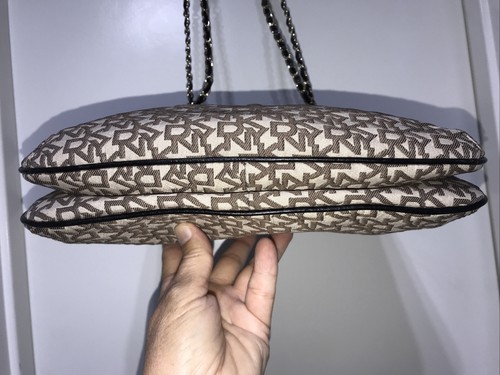DKNY Braun Signatur Canvas Leder Kette Schultertasche Umhängetasche Monogramm - Bild 11 von 21