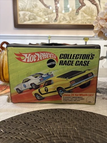 VTG MATTEL 1969 HOT WHEELS COLLECTOR'S RACE CASE 2 TRAYS 24 CARS  REDLINE