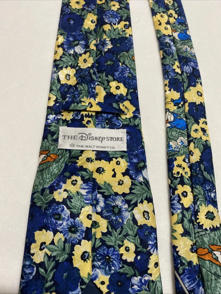 Corbata de seda del Pato Donald de The Disney Store. Cortacésped Donald. Hecho en Italia Foto 3 de 4