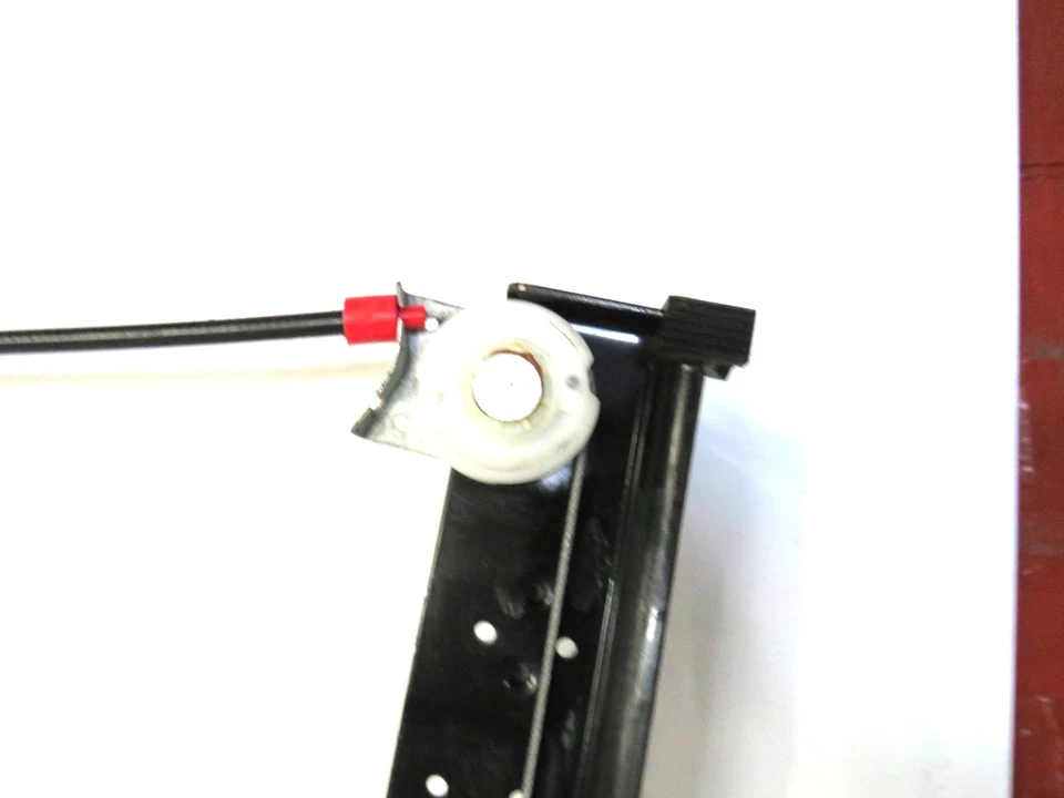 FORD FOCUS CC CONVERTIBLE PASSENGER SIDE FRONT ELECTRIC WINDOW REGULATOR  06-10 - Image 4 of 4