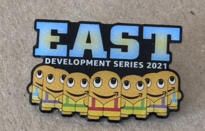 EAST DEVELOPMENT SERIES ''SQUAD GOALS'' TEAMWORK Amazon Peccy Pin