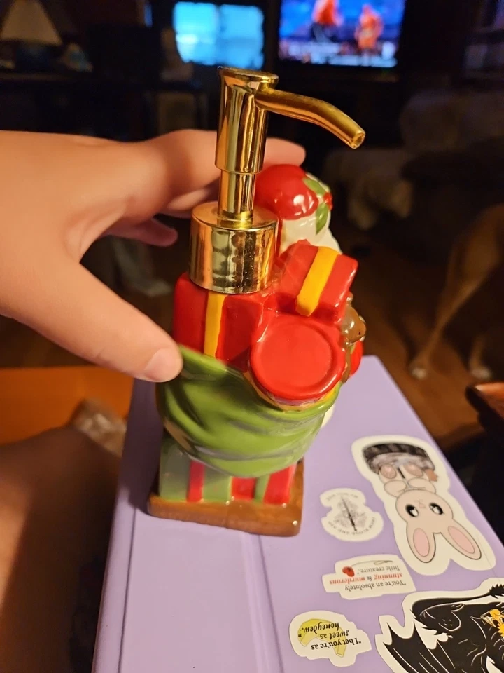 Dispensador de jabón Croscill Winter Santa's Workshop Foto 4 de 4