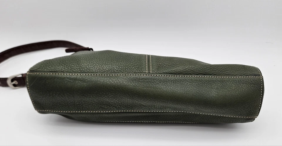 TIG & CO Women's Green Leather Handbag, Baguette Shoulder Bag, Brown Accents - Image 3 of 4