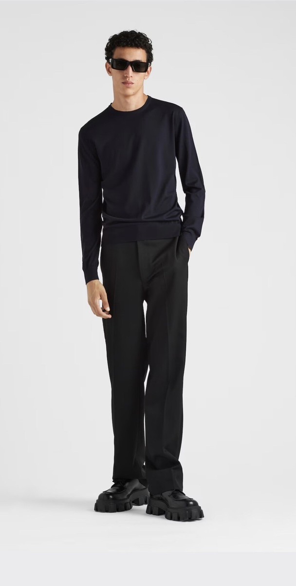 PRADA CLASSIC WOOL SWEATER in DARK BLUE. SIZE 3XL / US 50 /IT 60