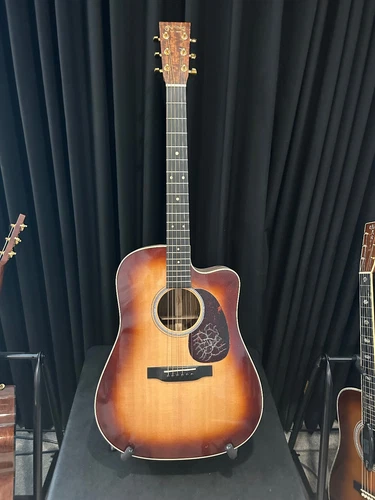 Martin Custom DC Special Performing Artist Sunburst 000 Depth Dreadnought A/E