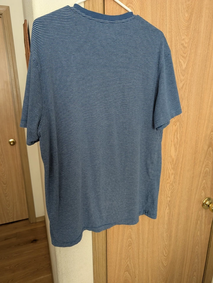 Camiseta para hombre Alfani ajustada cuello en V mangas cortas azul a rayas XL Foto 4 de 4
