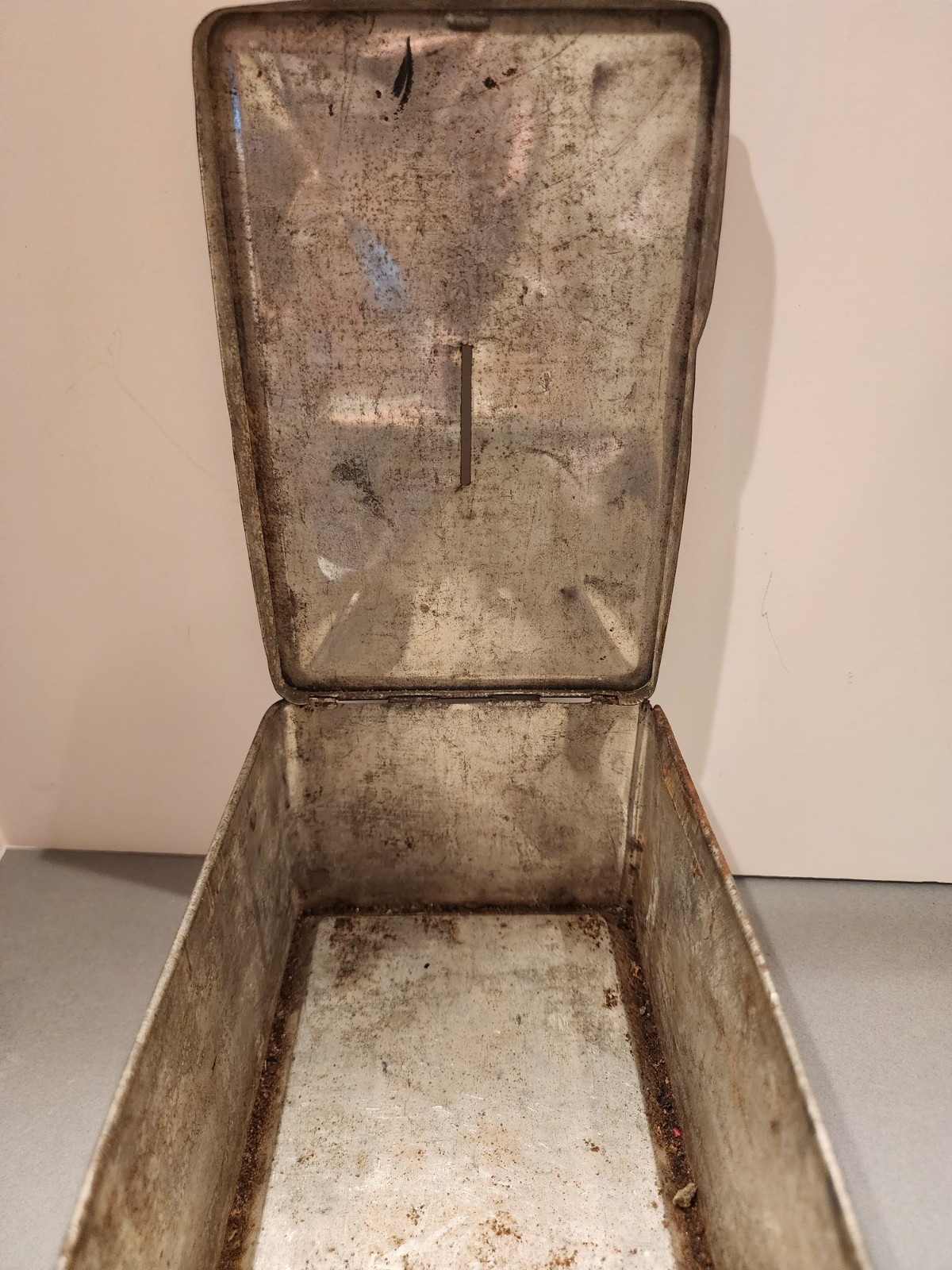 VTG ADVERTISING EMPTY DIXIE QUEEN LUNCH PAIL STYLE TOBACCO TIN NO HANDLE