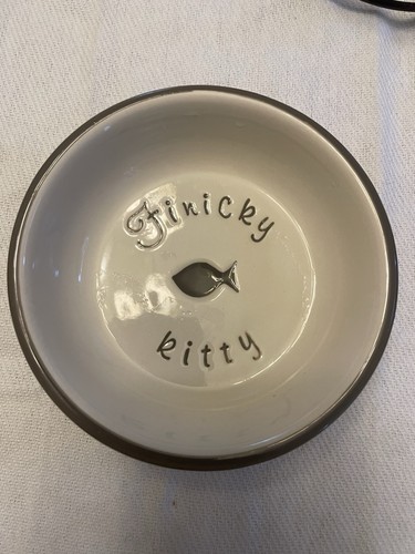 Finicky Kitty Elevated Cat Food Bowl With Metal Riser With Bling Fish Trinket