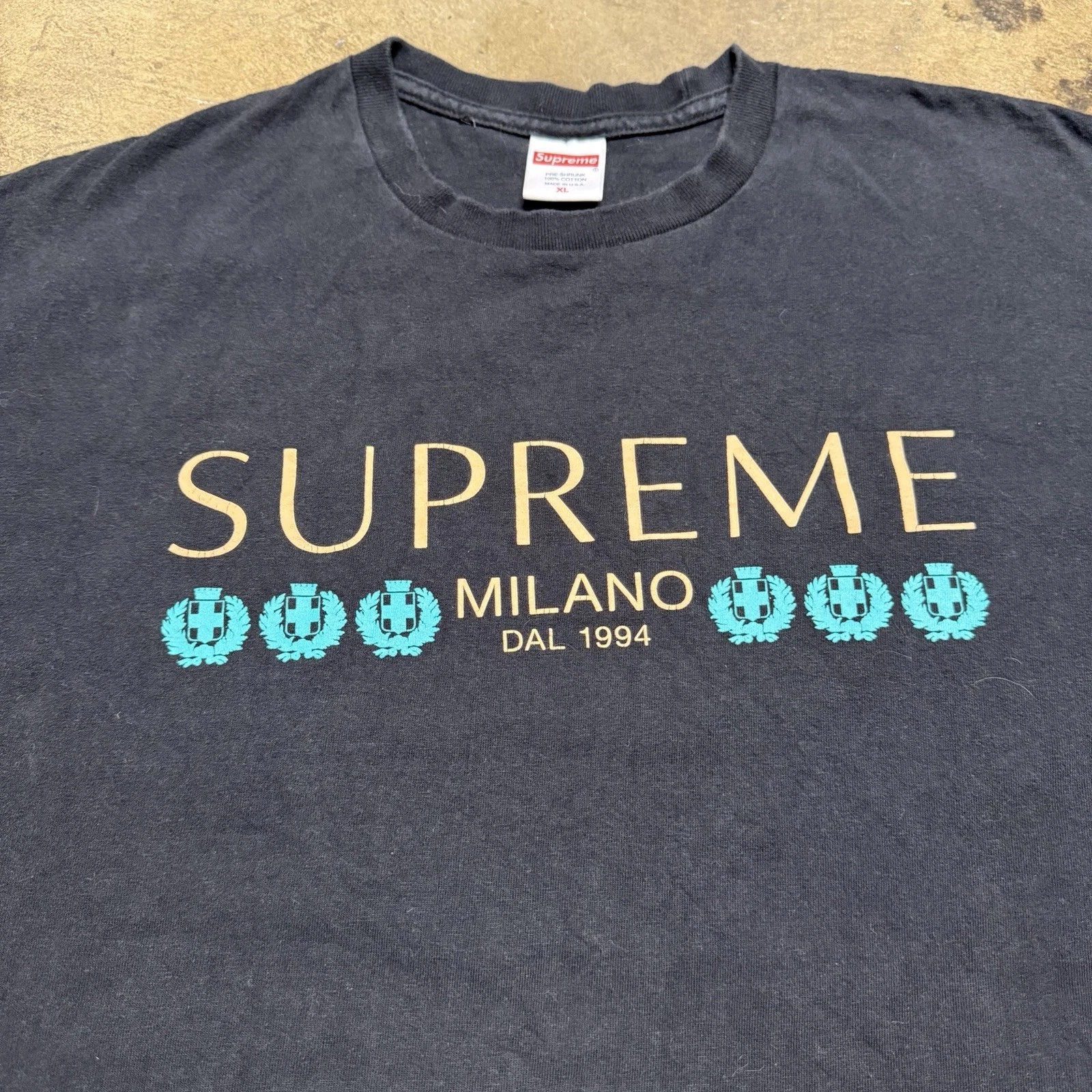 T shirt noir Supreme Milano Logo Skate Streetwear taille XL