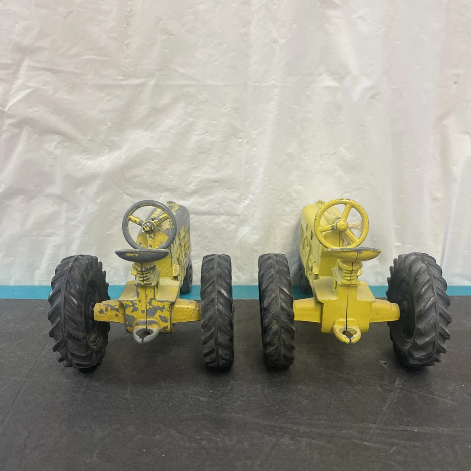 "Lote de 2 tractores de juguete de metal amarillo de los años 50 de 5,5"" de largo" Foto 4 de 4