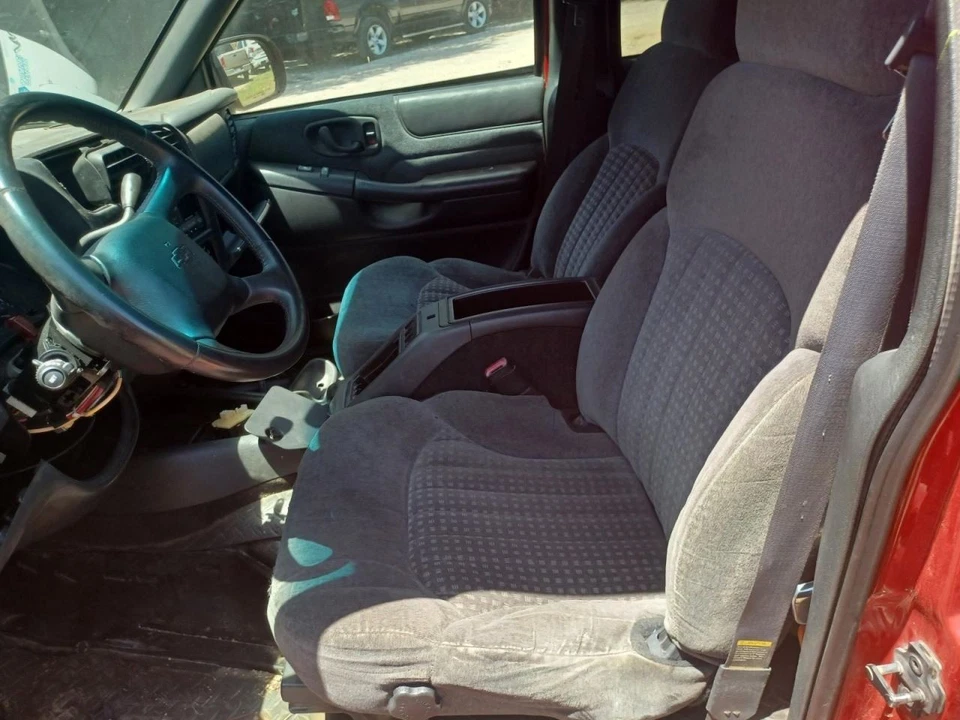 (LOCAL PICKUP ONLY) Hood Chevrolet Fits 95-05 BLAZER S10/JIMMY S15 604048 - Imagem 2 de 4