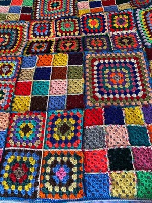 Häkeldecke Handarbeit Patchwork Kuscheldecke Geschenk Nostalgie Vintage neu