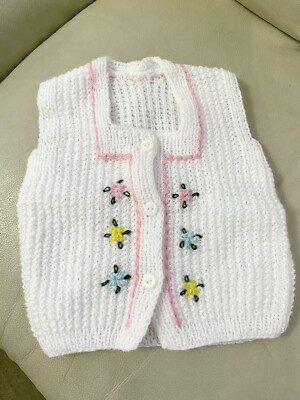Handgefertigte gestrickte Babyweste weiß bestickt 6 -12 Monate neu