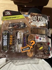 Tech Deck Zoo York Board Shop Set 20 Yrs Strong  New But With Package Wear