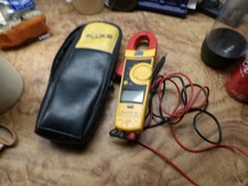 Pinza amperimétrica digital de mano Fluke 335 TRMS usada limpia con bolsa ENVÍO GRATUITO A EE. UU.