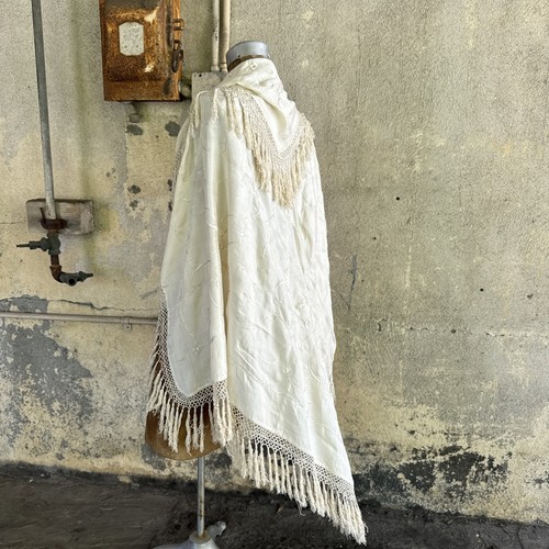 Antiguo Mantón de Piano Blanco Seda con Flores Bordadas Envoltura Cantón De Colección - Imagen 1 de 16