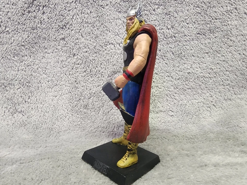 Figura Die-Cast Thor Marvel 4 pulgadas #14 estatua coleccionable 2009 con revista Foto 3 de 4