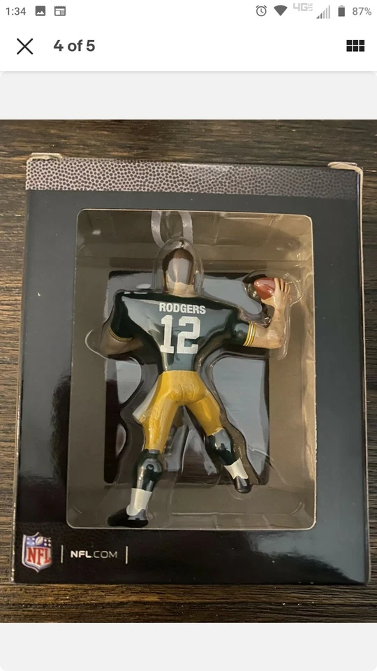 Adornos Hallmark Aaron Rodgers y Green Bay Packers Jersey Ornamento Foto 3 de 4