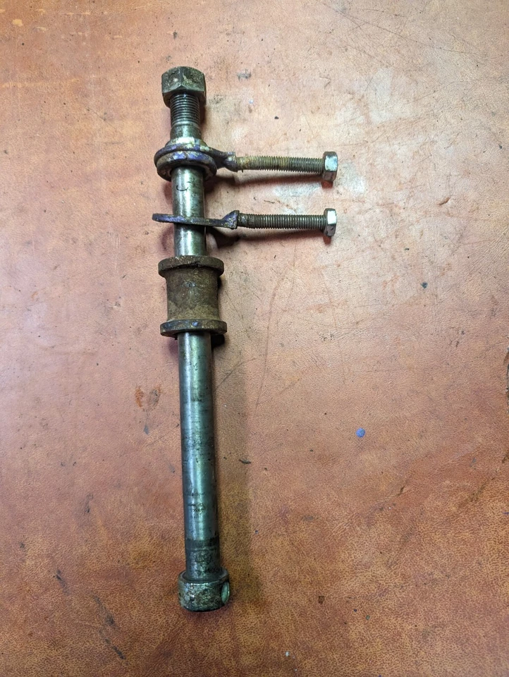 Yamaha YM2C Big Bear 305 1967-68 eje trasero Foto 2 de 4