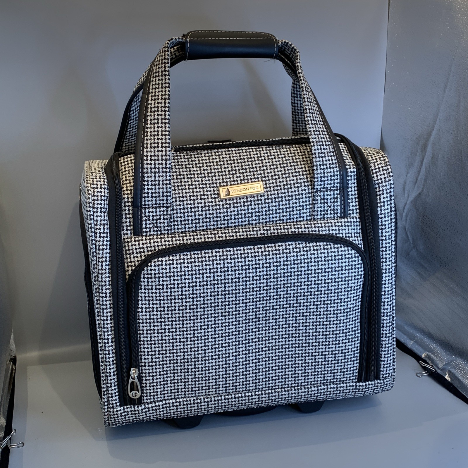 London Fog Under the Seat Carry On Sheffield Roller Bag 15IN Small Suitcase