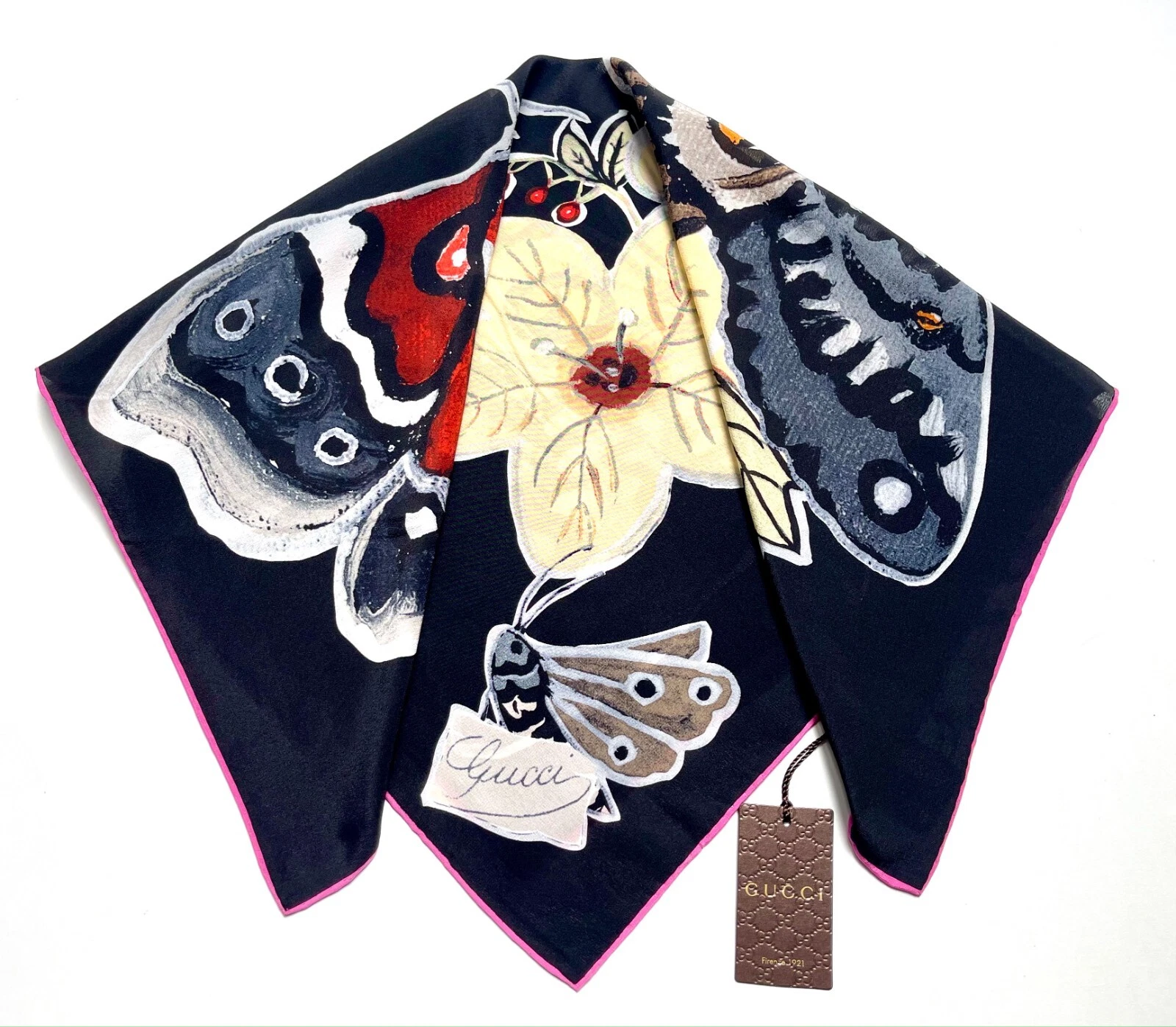 Foulard crêpe noir à fleurs Gucci logo Kris chevalier papillon