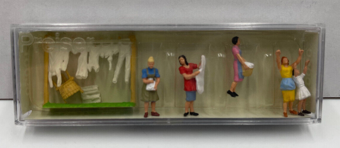 Preiser Women Hanging Laundry Figures - HO Scale Model Railroad Scenery Accessories (5 Pack)