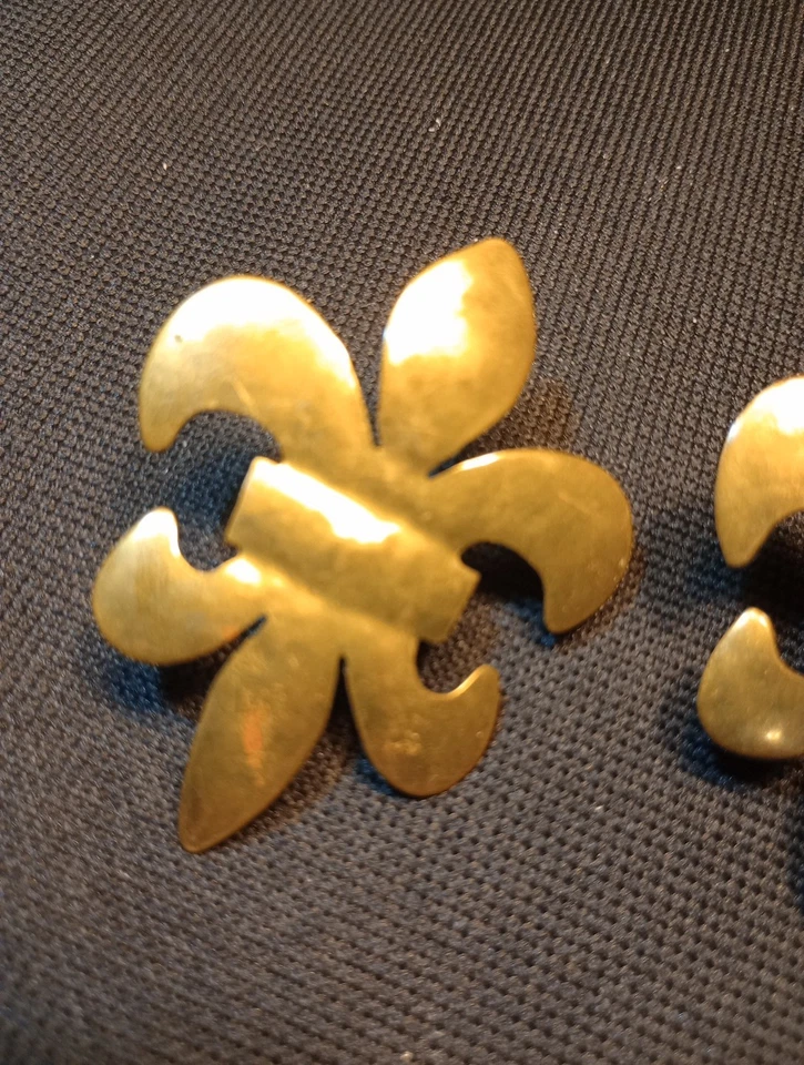 Ladies Gold Earrings For Pierced Ears Preowned  2" Tall ×  1   1/2" Long - Image 2 of 4