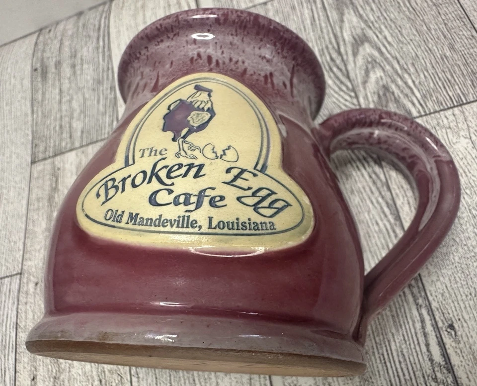Taza de café Deneen Pottery The Broken Egg Old Mandeville, Louisiana hecha a mano malva Foto 3 de 4
