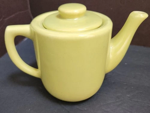 BAUER Pottery Monterey Moderne CHARTREUSE GREEN Individual 2c. TEAPOT w Lid MCM