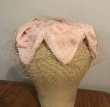Vtg 50's-60's Light Pink Chiffon Pillbox Style Ladies Hat w/ Veil Netting