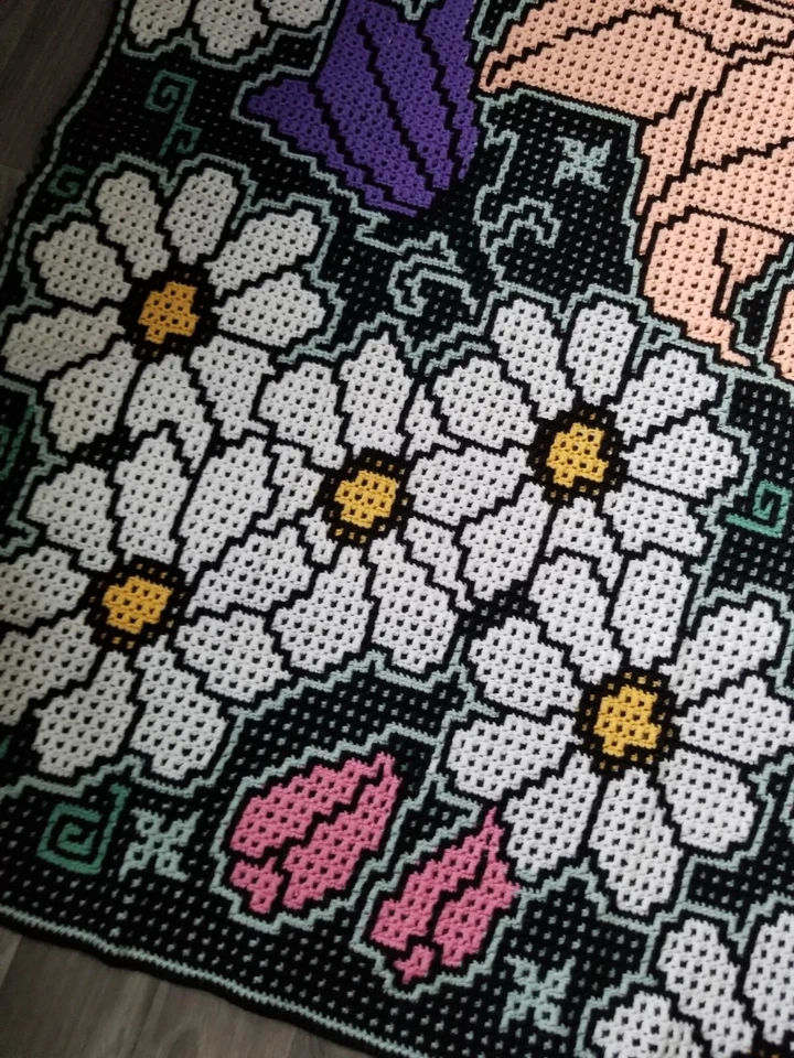 Hand Made Crochet 'Mother's Garden' Throw Blanket. Double bed size. Xmas - Image 2 of 4