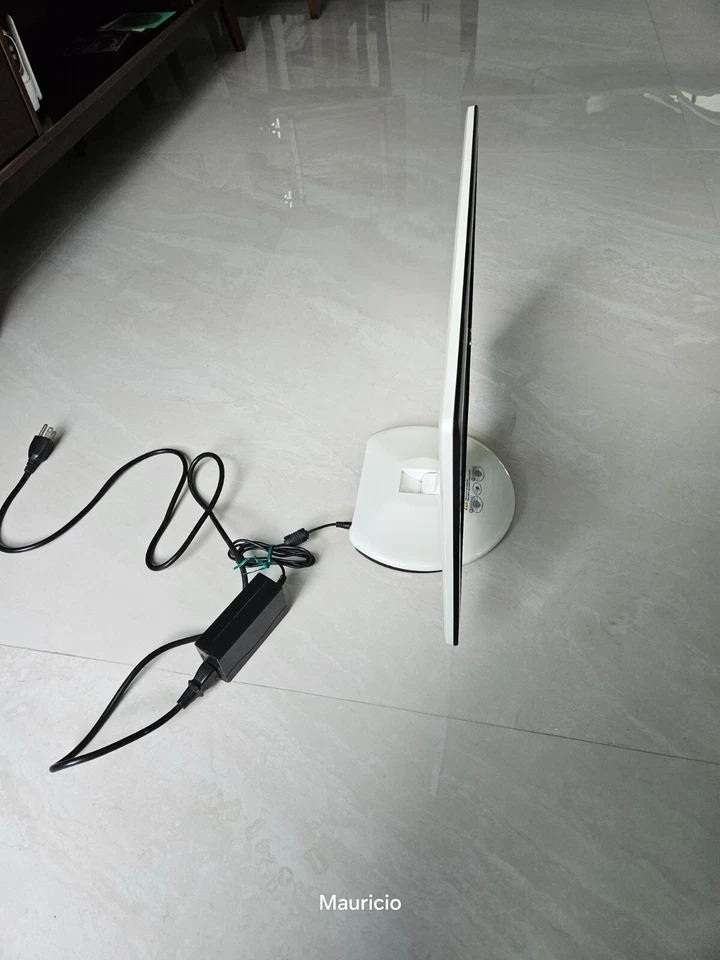 AOC 931SWL LCD Monitor.Mod.e943Fws LED.Ultra slim. Light, Vesa . Modern design. - Image 3 of 4