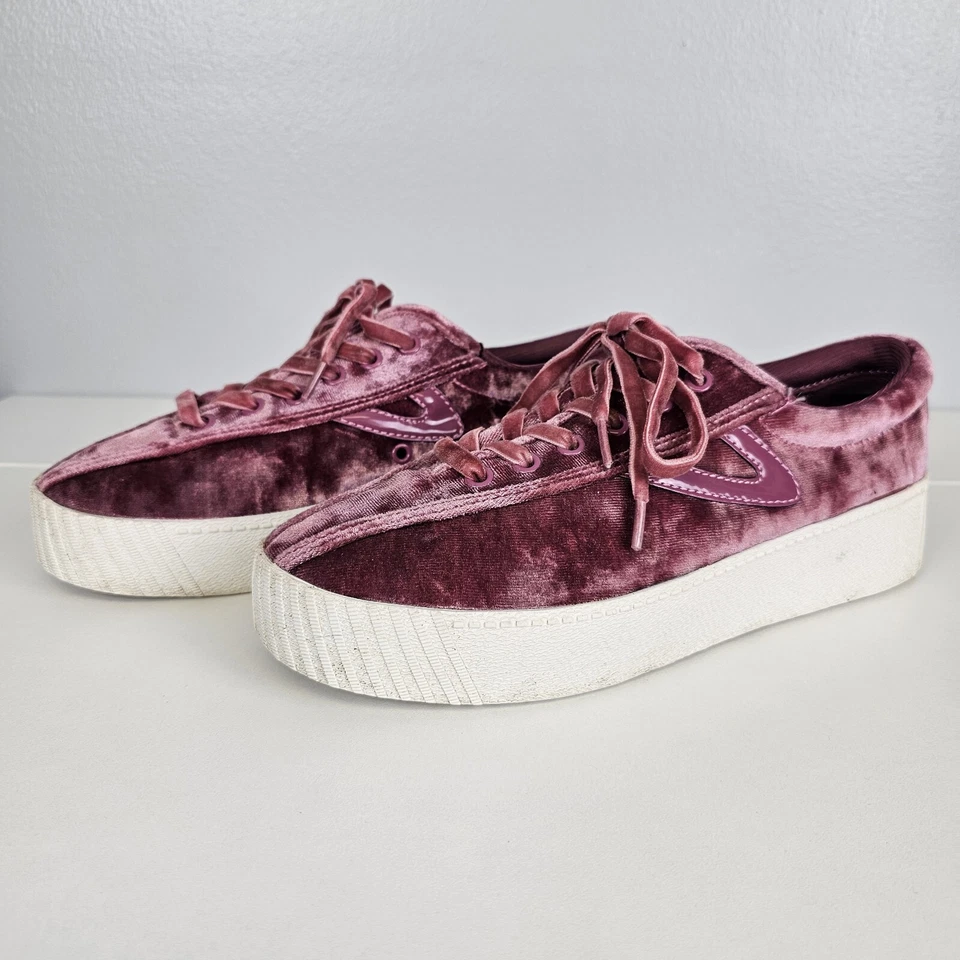 Zapatillas deportivas Tretorn para mujer de terciopelo aplastado con plataforma baja talla 6,5 púrpura rosa Foto 3 de 4