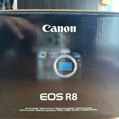 Canon EOS R8 Spiegellose Kamera mit RF 24-240mm F4-6.3 Objektiv aus JAPAN