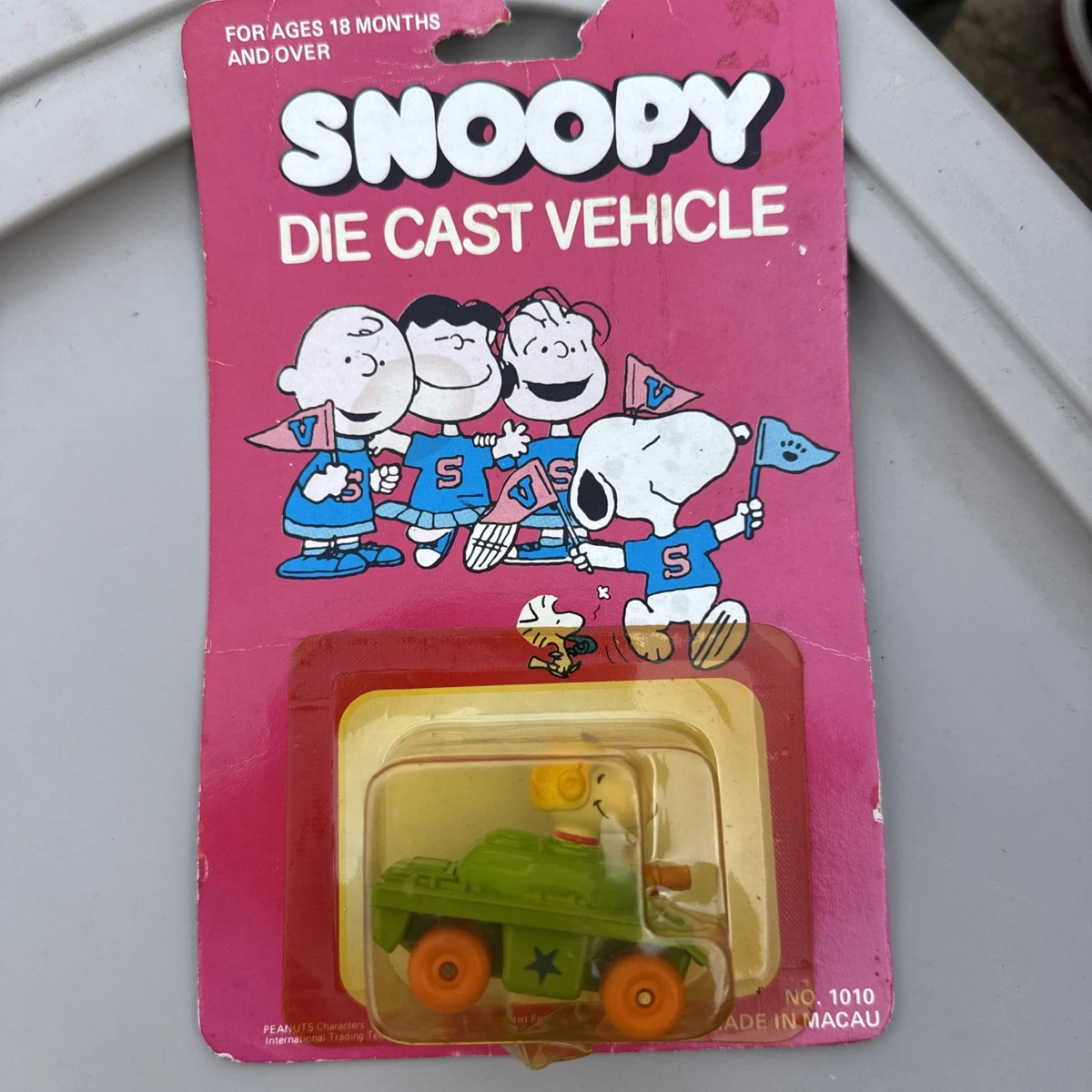 Peanuts Cartoon & TV Character Action Figures Snoopy 1960-1969