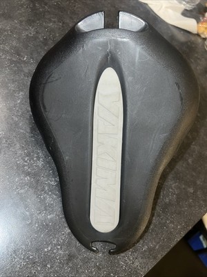 1 YAKIMA MAKO KAYAK SADDLE ROOFTOP KAYAK SADLE WITH 2 MOUNTING BRACKETS -Nice