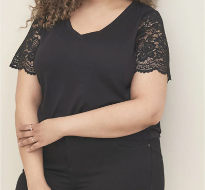 BNWT TORRID PLUS SIZE 3 (22/24) BLACK LACE SHORT SLEEVE V-NECK COTTON MODAL TOP