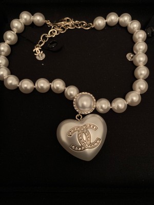 New Chanel Runway Pearl Heart Choker CC 