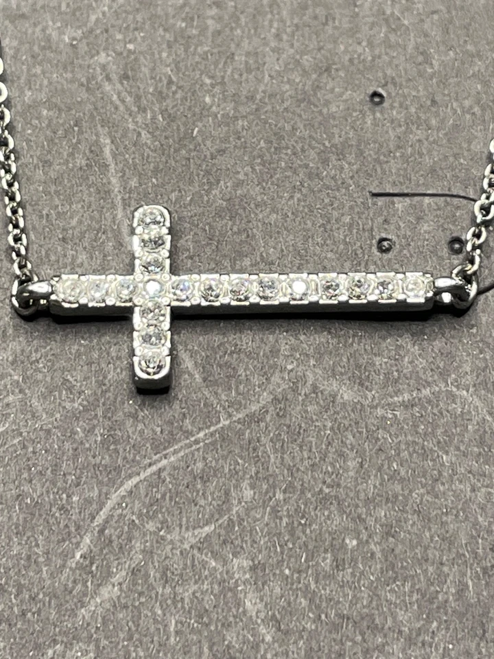 Cruz lateral de Swarovski con cristales de Swarovski. 16" E2900 "Está de mi lado" Foto 2 de 4