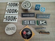 Mixed Lot Of 14 Auto Emblems Badges Wheel Center Caps Mg-jeep-corvette-100k