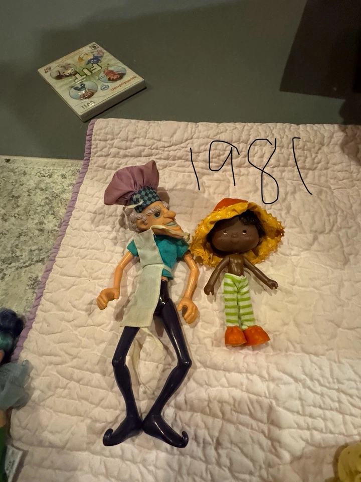 Vintage Dolls Strawberry Shortcake Collection and Y2K Accessories Lot Of 18 Doll - Image 3 of 4