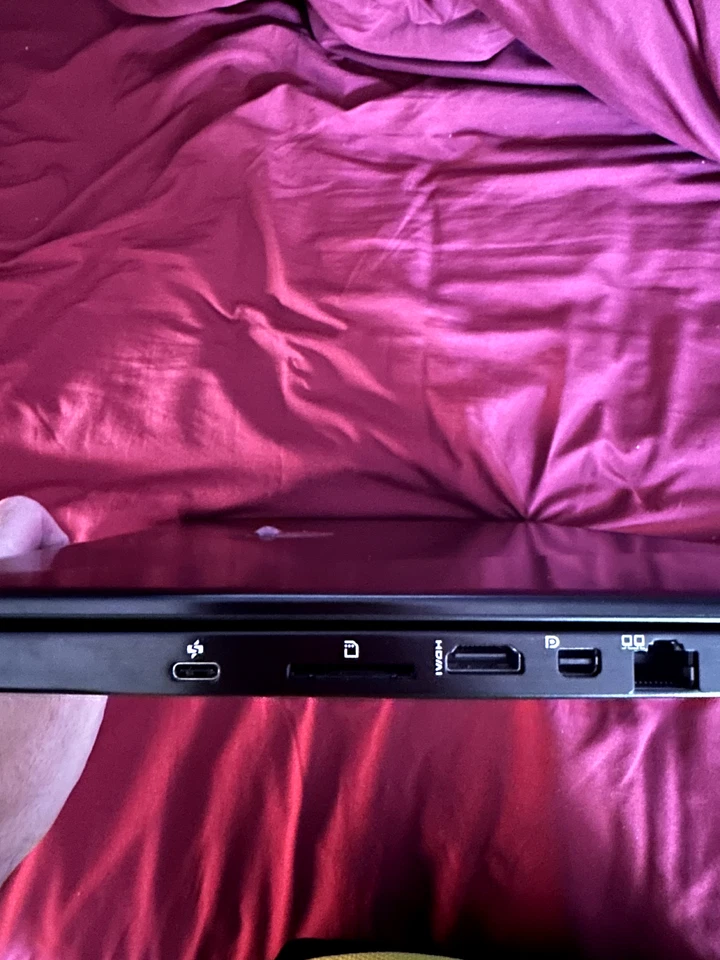 USED MSI GS60 GHOST PRO LAPTOP VERY GOOD CONDITION, ORIGINAL BOX, CHARGER - Image 3 of 4