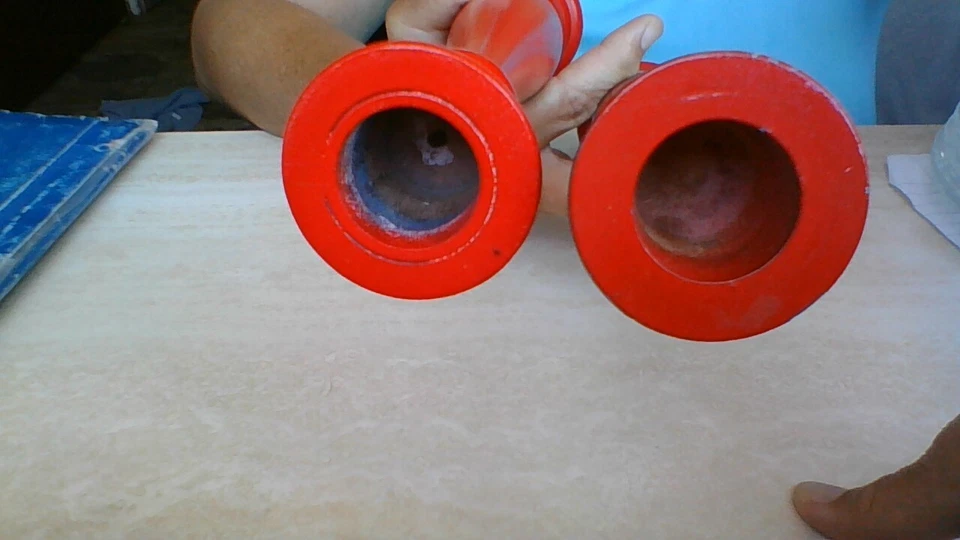 Dos candelabros de madera a juego - Pintado rojo Shabby Chic Country Farmhouse Boho  Foto 3 de 4